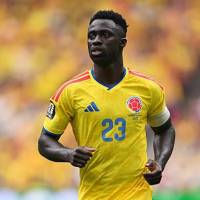 Con 420 partidos como profesional, 23 goles, siete asistencias y experiencia en ligas como la colombiana, neerlandesa, inglesa y turca, Davinson Sánchez vuelve a ser protagonista del mercado europeo y podría cambiar de equipo antes del inicio de la temporada 2026-2027. FOTO: AFP.