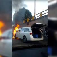 El vehículo incendiado iba saliendo del deprimido de Bulerías en dirección hacia el centro de la ciudad. FOTO: IMAGEN TOMADA DE VIDEO