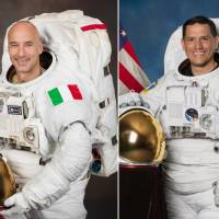 El astronauta italiano Luca Parmitano (izquierda) y el estadounidense de padres salvadoreños Frank Rubio (derecha) forman parte de la tripulación de la misión Artemis III. FOTOS: Artemis III