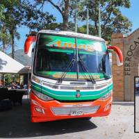 Imagen de referencia de una tarjeta cívica y un bus de la ruta Amagá–Medellín. FOTO: Cortesía