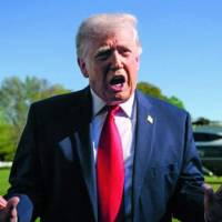 La guerra de Irán ha generado un costo político interno alto para el presidente Donald Trump, en medio del desgaste y el “tire y afloje”. Incluso, le ha hecho chocar con aliados históricos de Europa. FOTO: AFP