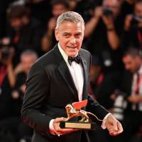 George Clooney recibió el León de Oro en Venecia. FOTO Getty