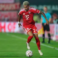 Luis Díaz con su nuevo look fue titular con el Bayern Múnich que empató sin goles ante el Schalke 04, que regresó a la Bundesliga tras tres temporadas. FOTO GETTY 