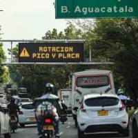 Con la llegada de la nueva rotación del pico y placa para el segundo semestre de 2026, la movilidad en el Valle de Aburrá exige a los conductores actualizar sus mapas de ruta. FOTO: El Colombiano