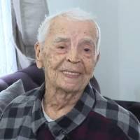 El señor Luis de Jesús Cano Vásquez en su casa en Estados Unidos. FOTO: Captura de imagen del canal de YouTube de Telemundo 47