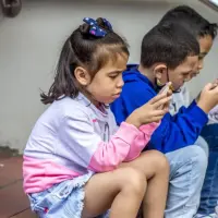 Luego de que Meta aceptara pagar hasta 18.000 millones de dólares para cerrar un juicio histórico por adicción digital en menores, la ONU elevó la presión sobre la industria. FOTO: Juan Antonio Sánchez
