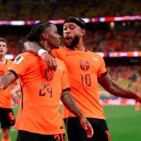 Los jugadores Crysencio Summerville y Memphis Depay celebran el gol y la victoria de Países Bajos sobre Suecia 5-1 en el Mundial de Norteamérica. FOTO GETTY 