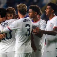 Los jugadores de la selección de Estados Unidos celebran la goleada 9-1 que le propinaron a Nueva Caledonia. FOTO: Getty
