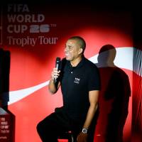 El excampeón Mundial con Francia, David Trezeguet estuvo en Bogotá con el trofeo de la Copa Mundo y habló de la Selección Colombia y sus posibilidades en el Mundial de Norteamérica. FOTO COLPRENSA 