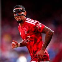 El antioqueño Daniel Muñoz debutó con el Nottingham Forest, en el empate sin goles ante Tottenham por la tercera fecha de la Liga Premier. FOTO GETTY 