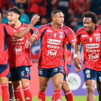 Los futbolistas del Medellín festejaron “a rabiar” la clasificación a la fase de grupos de la Copa Libertadores 2026, después de tres años sin conseguirlo. Foto: Manuel Saldarriaga