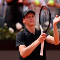 El tenista italiano Jannik Sinner logró su victoria 32 en un Masters 1000 y este viernes se medirá en semifinales a Daniil Medvedev. FOTO GETTY 