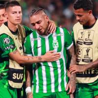 Cristian “Chicho” Arango salió entre lágrimas del partido frente a Millonarios. Los exámenes confirmaron la gravedad de su lesión y se suma así a la larga lista de lesionados del club. FOTO camilo suárez 