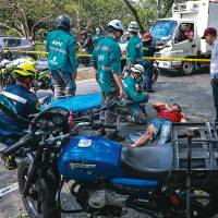 Entre los mantenimientos de los vehículos siniestrados y la atención de las personas afectadas por los accidentes se generan los valores millonarios destinados por las aseguradoras.. FOTO EL COLOMBIANO