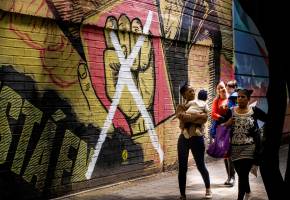 Grafitis tachados: la pelea de los muros