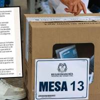 Con este mensaje amenazante, en Angostura y Campamento se incentivó a participar en las elecciones, lo que disparó la cantidad de votantes a cifras históricas. FOTOS: MANUEL SALDARRIAGA Y CORTESÍA