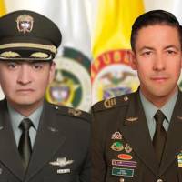 Los coroneles Richard Fajardo (izq:) y Luis Fernando Serna (der.) serán los nuevos comandantes de la Policía Metropolitana del Valle de Aburrá y de la Policía Antioquia, respectivamente. FOTOS: CORTESÍA POLICÍA NACIONAL