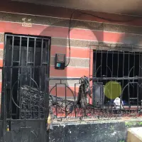 Dentro de esta vivienda ocurrió el incendio que terminó cobrando la vida de Priscilla Barrientos Londoño, de 28 años. Ocurrió el pasado 15 de julio y en el hecho hubo una segunda persona lesionada. FOTO: LAURA ROSA JIMÉNEZ VALENCIA