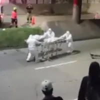 En este accidente, dos habitantes de calle fallecieron y otros dos resultaron lesionados, además del pasajero del vehículo. Se investiga si el conductor se encontraba bajo sustancias psicoactivas. FOTO: CORTESÍA