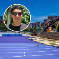 Francisco Mendoza, gerente de festivales de Páramo Presenta, aseguró que todo el escenario se instaló con protocolos internacionales para preservar el tapete de atletismo, pero en caso de haber daños, hay una póliza que los pagaría todos. FOTOS: JULIO CÉSAR HERRERA Y SANTIAGO OLIVARES TOBÓN