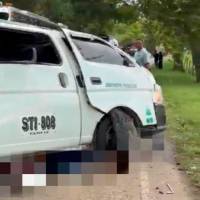 Este fue el vehículo comprometido en el choque con una moto, accidente que produjo al parecer varios muertos y heridos. FOTO: CORTESÍA