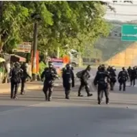 La Undmo tuvo que intervenir para que los mineros no volvieran a bloquear la vía a la Costa, en Caucasia, durante la operación retorno. FOTO: CORTESÍA LA NOTICIA.COM