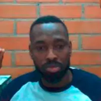 A Darwin Ibero Murillo Moreno lo capturaron por están implicado en el presunto robo del dinero de las pensiones, mediante medios informáticos, a 43 adultos mayores de Medellín. FOTO: TOMADA DE LA AUDIENCIA