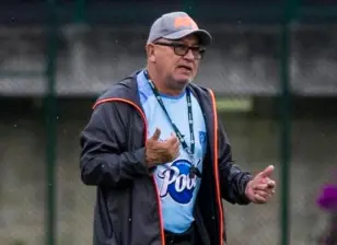 El técnico vallecaucano Alberto Suárez quien dirige a Envigado y sueña con regresarlo a la A, habló sobre el caso de Jhon Jáder Durán. FOTO JULIO CÉSAR HERRERA 