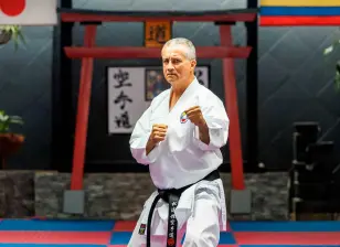 En sensei Barlaam Pizarro, fundador del Instituto Colombiano de Karate Tradicional (ICKT), entidad que realizará el Campeonato Nacional este domingo en la Universidad de Medellín. FOTO CAMILO SUÁREZ