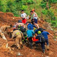 El incremento de las invasiones en el área metropolitana han llevado al incremento de riesgos de desastres, como el registrado el pasado 24 de junio en la vereda Granizal, de Bello. FOTO: CAMILO SUÁREZ