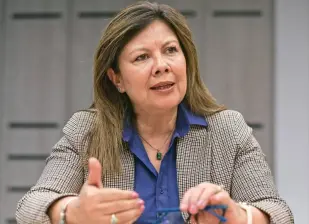 La fiscal Luz Adriana Camargo se pronunció sobre la orden del presidente Gustavo Petro de allanar bodegas de medicamentos ante la escasez en las entidades promotoras de salud. FOTO: Colprensa