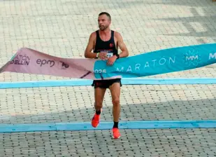 El antioqueño David Gómez ganador de la edición 2025 de la Maratón Medellín, será uno de los ausentes en la carrera de este domingo. FOTO CAMILO SUÁREZ 