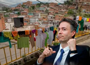 El exalcalde Daniel Quintero prometió entregar 6.090 lavadoras en Medellín, pero no lo hizo. FOTOS Cortesía y EL COLOMBIANO