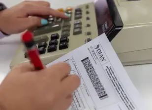 Esto es lo que debe tener en cuenta para evitar multas al momento de declarar renta ante la Dian. FOTO: Colprensa