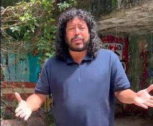 En redes sociales publicó un video donde muestra las pésimas condiciones en que está debido a un proceso que lleva casi 30 años en los juzgados. Foto: captura de pantalla