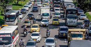 En el Valle de Aburrá ya no hay por dónde circular, ante el incremento de carros y motos. FOTO EL COLOMBIANO