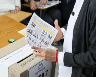 El voto de Cepeda se salió sutilmente. Foto: Redes sociales.
