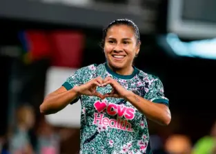 La jugadora colombiana Leicy Santos recibió un importante nominación en Estados Unidos por su labor social en su pueblo, Lorica, Córdoba. FOTO TOMADA INSTAGRAM 
