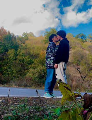 Este fue el último beso posteado por la pareja en redes sociales. FOTO: TOMADA DE INSTAGRAM @rayyyyyennnnn. 