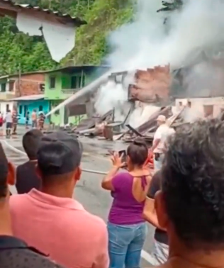 El incendio quedó en video. Foto: Captura del video. 