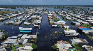 En Montería están las comunidades más golpeadas. Dos semanas después de la inundación, barrios enteros intentan recuperar algo parecido a la normalidad, pero la hazaña no es solo económica sino emocional. Foto: Manuel Saldarriaga Quintero.