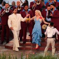 Bad Bunny invitó a Lady Gaga y a Ricky Martin a su show en el medio tiempo del Super Bowl. FOTO: AFP