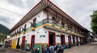 Explora la arquitectura colonial y los encantadores rincones de Jericó, donde el turismo es un viaje en el tiempo. Foto: Julio César Herrera