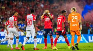 Santa Fe es campeón del fútbol colombiano. Uno de los protagonistas inesperados de la tarde fue Hugo Rodallega, el experimentado delantero. A pesar de arrastrar una lesión, su presencia en el campo fue determinante y su influencia en el juego fue clave para el desenlace del campeonato. Foto: Camilo Suárez Echeverry