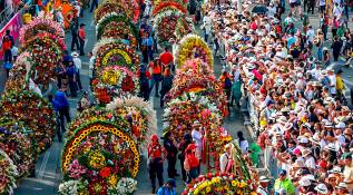 La masiva participación, que ha sido una constante en cada uno de los eventos feriales de la ciudad, se hizo sentir con fuerza, con miles de personas que se congregaron para presenciar este espectáculo único en el mundo. Foto: Esneyder Gutiérrez