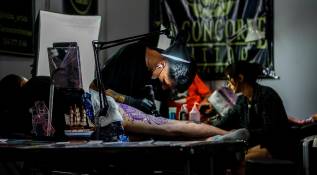 Una de las grandes novedades de la edición 2023 es la realización de Miss Tattoo, cuya elección se realizó hoy domingo, en un encuentro donde se califica “la armonía del tatuaje con el cuerpo”. Foto: Camilo Suárez Echeverry