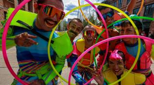 Por cuatro días, Medellín se llena de alegría con el Festival de Circos, un encuentro cultural que cada año rinde homenaje a la tradición de este arte milenario, manteniéndolo vivo en la ciudad. Foto: Manuel Saldarriaga Quintero.