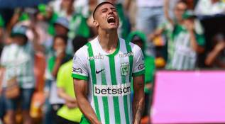 El triunfo deja a Nacional entre los tres mejores de la Liga, detrás de Junior y del DIM. Aun así, las dudas persisten. El equipo gana, pero no convence, y la exigencia de la hinchada sigue latente. Foto: Manuel Saldarriaga Quintero.