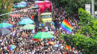 Más allá de la celebración y el orgullo, este recorrido por las calles de Medellín destacó por su innegable carácter de resistencia y exigencia frente a la persistente violencia y discriminación que enfrenta la comunidad diversa en Colombia. Foto; Esneyder Gutiérrez 