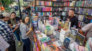 La Feria Popular Días del Libro es un evento gratuito y abierto al público, con el objetivo de democratizar el acceso a la cultura y promover el hábito de la lectura. Fotos: Esneyder Gutiérrez 